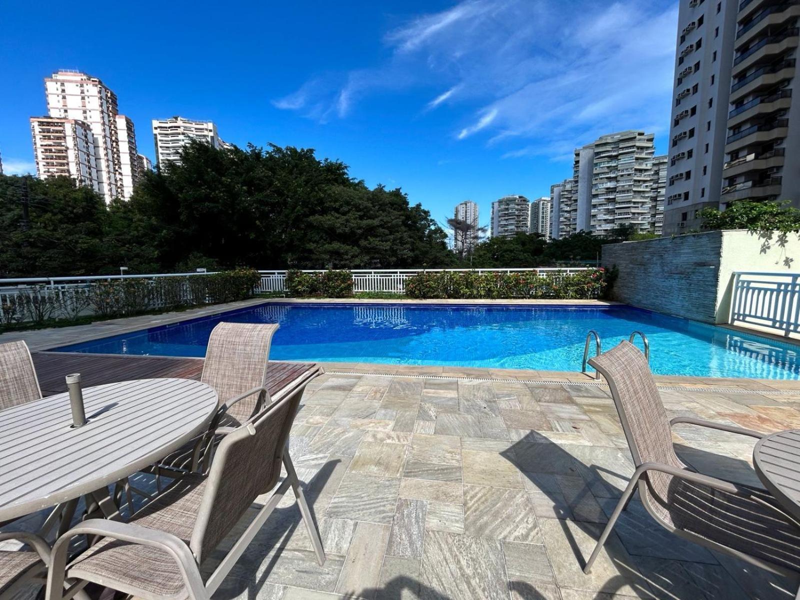 Apartment Apto Na Barra A Poucos Minutos Do Metro E Da *
